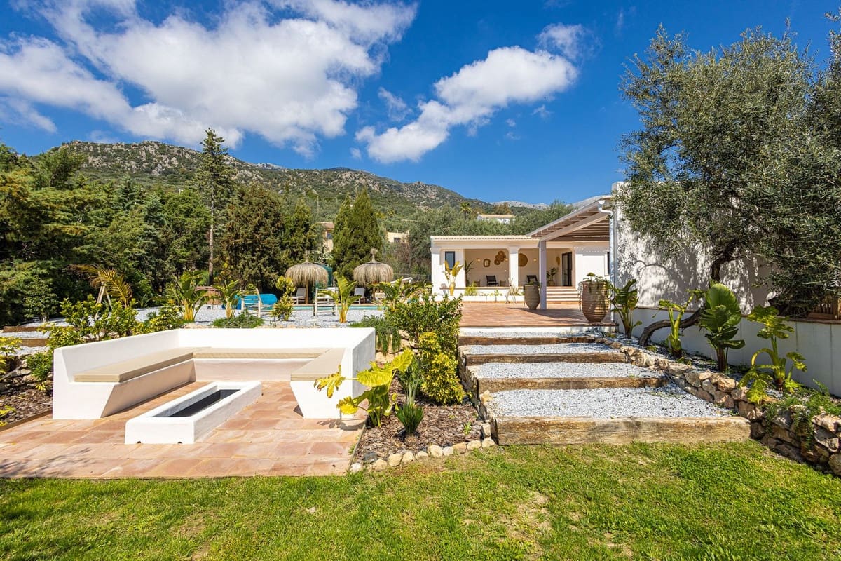 7 bedroom Finca/Country House for sale in Periana with pool garage - € 749,000 (Ref: 9723832)