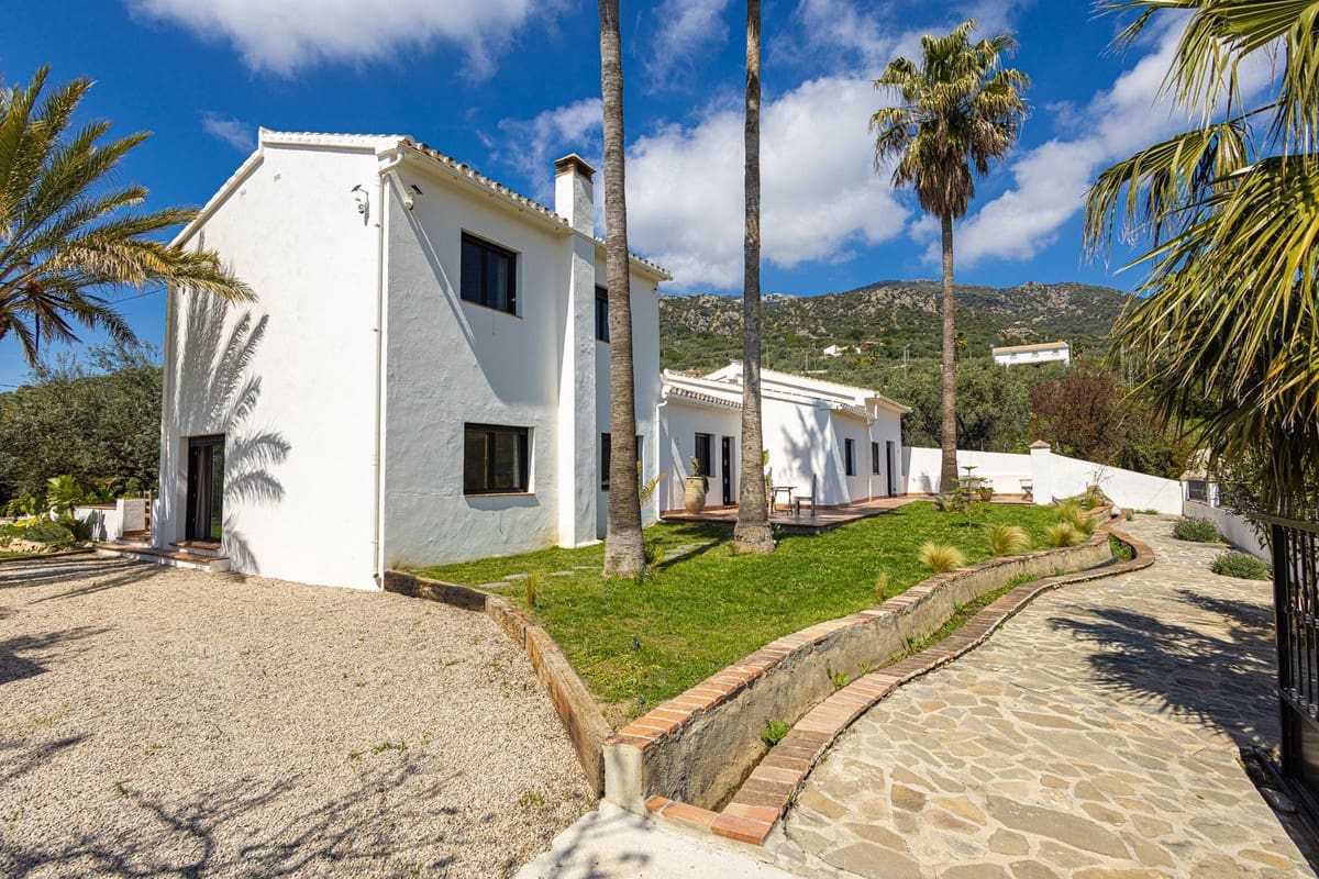 7 bedroom Finca/Country House for sale in Periana with pool garage - € 749,000 (Ref: 9723832)