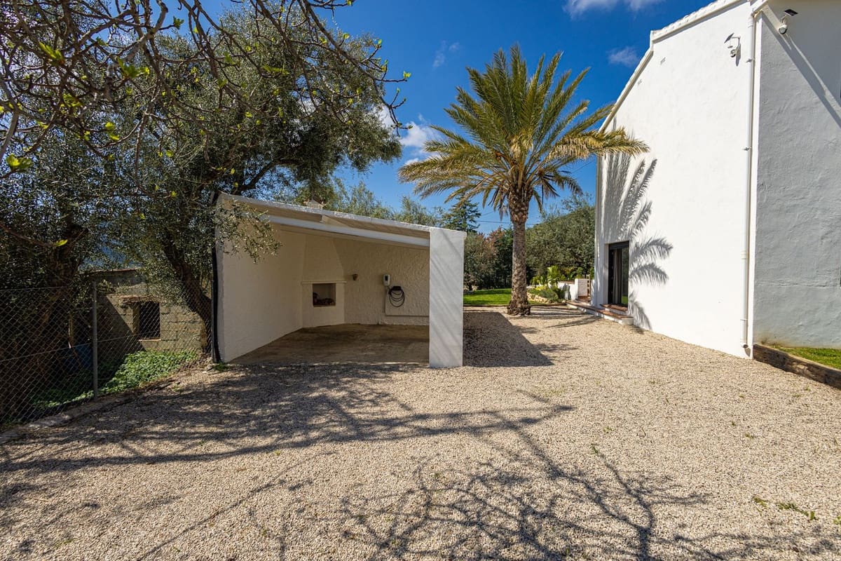 7 bedroom Finca/Country House for sale in Periana with pool garage - € 749,000 (Ref: 9723832)