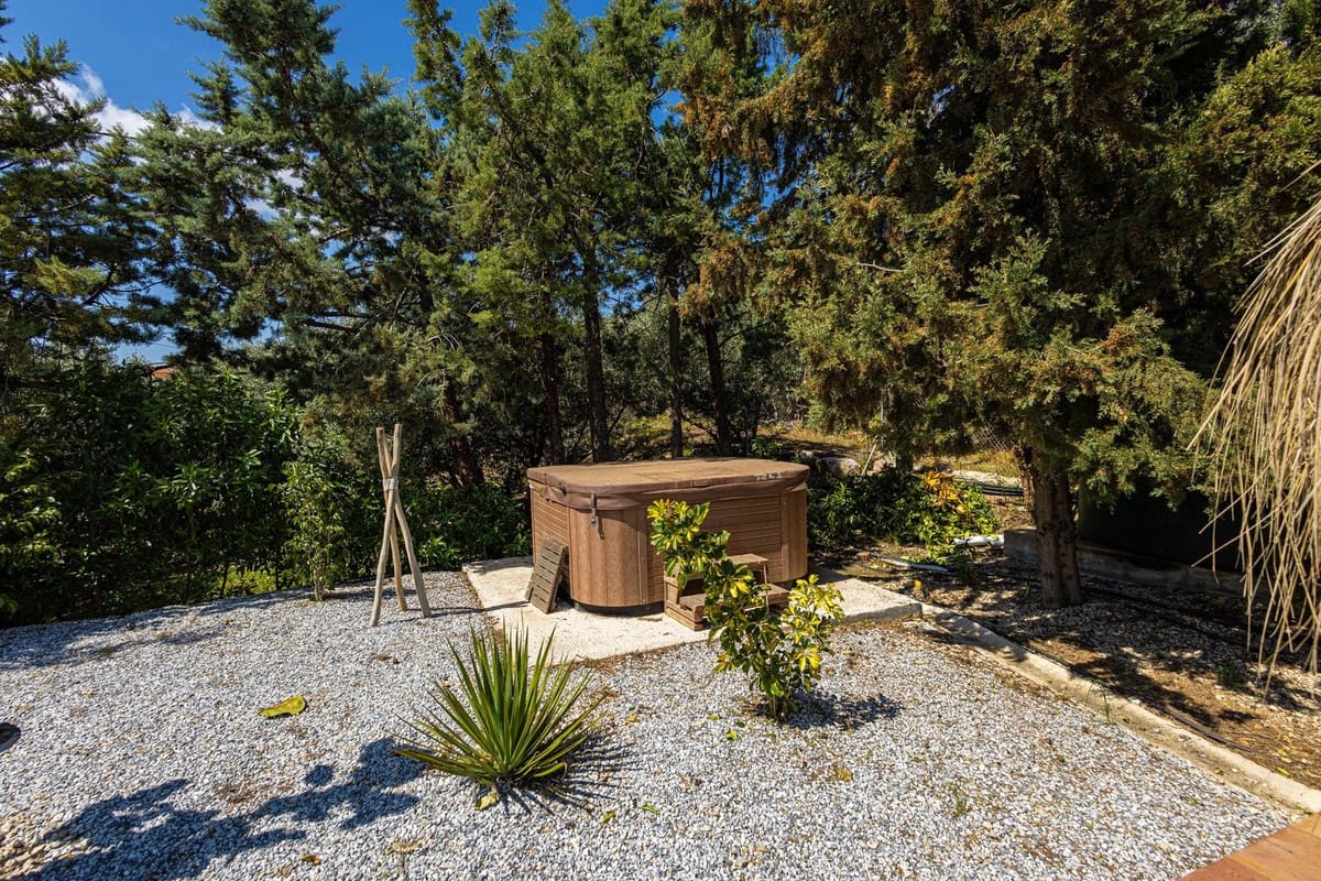 7 bedroom Finca/Country House for sale in Periana with pool garage - € 749,000 (Ref: 9723832)