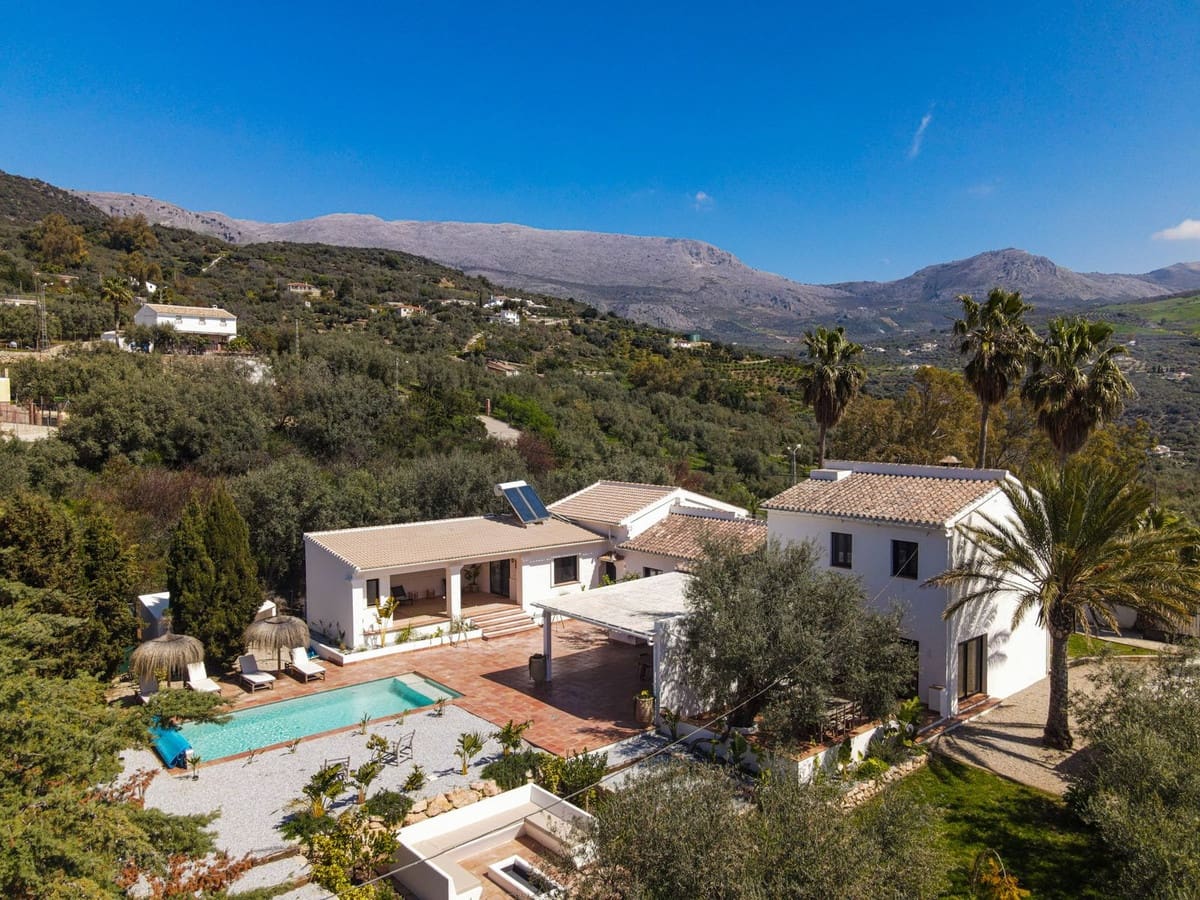7 bedroom Finca/Country House for sale in Periana with pool garage - € 749,000 (Ref: 9723832)