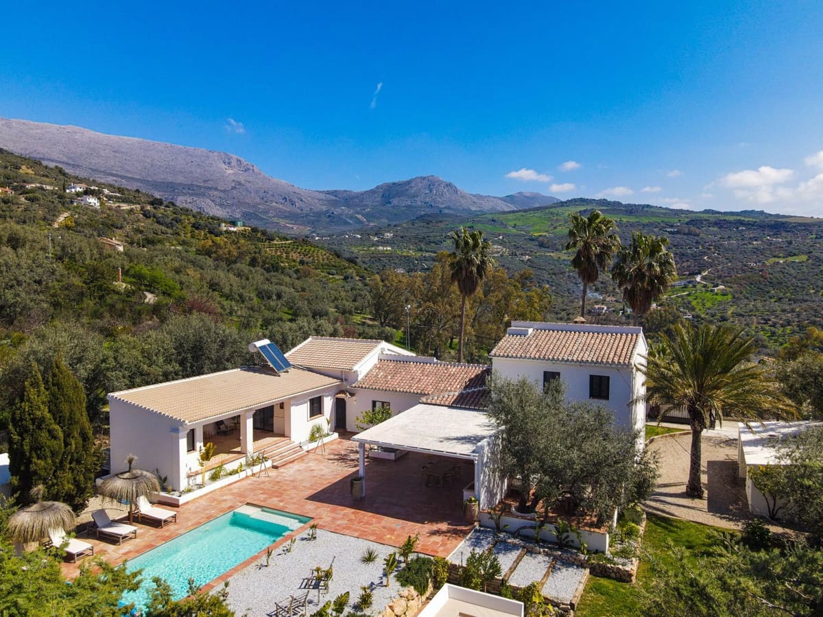 7 bedroom Finca/Country House for sale in Periana with pool garage - € 749,000 (Ref: 9723832)
