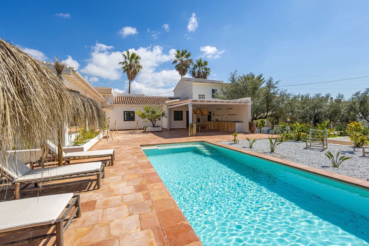 7 bedroom Finca/Country House for sale in Periana with pool garage - € 749,000 (Ref: 9723832)