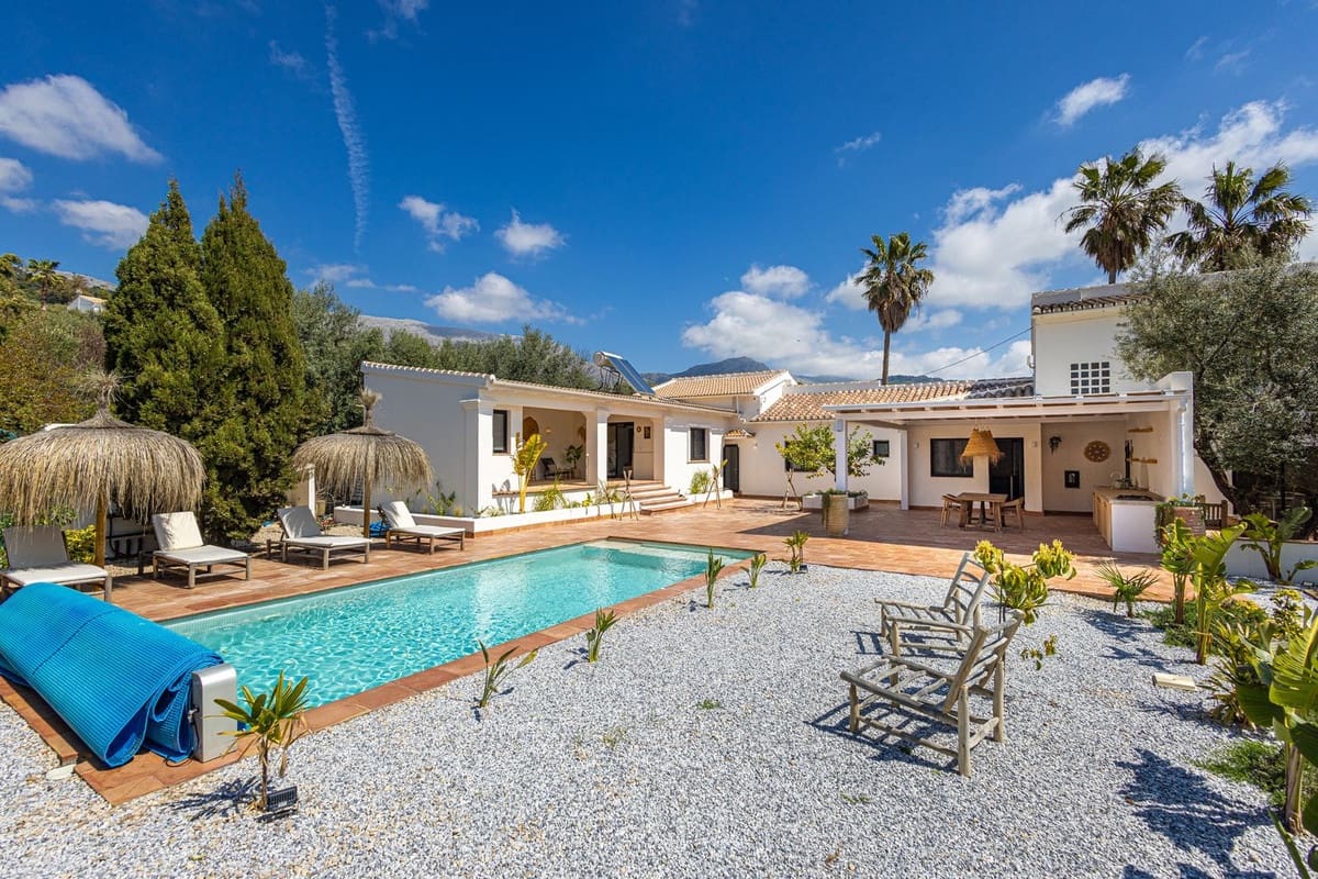 7 bedroom Finca/Country House for sale in Periana with pool garage - € 749,000 (Ref: 9723832)
