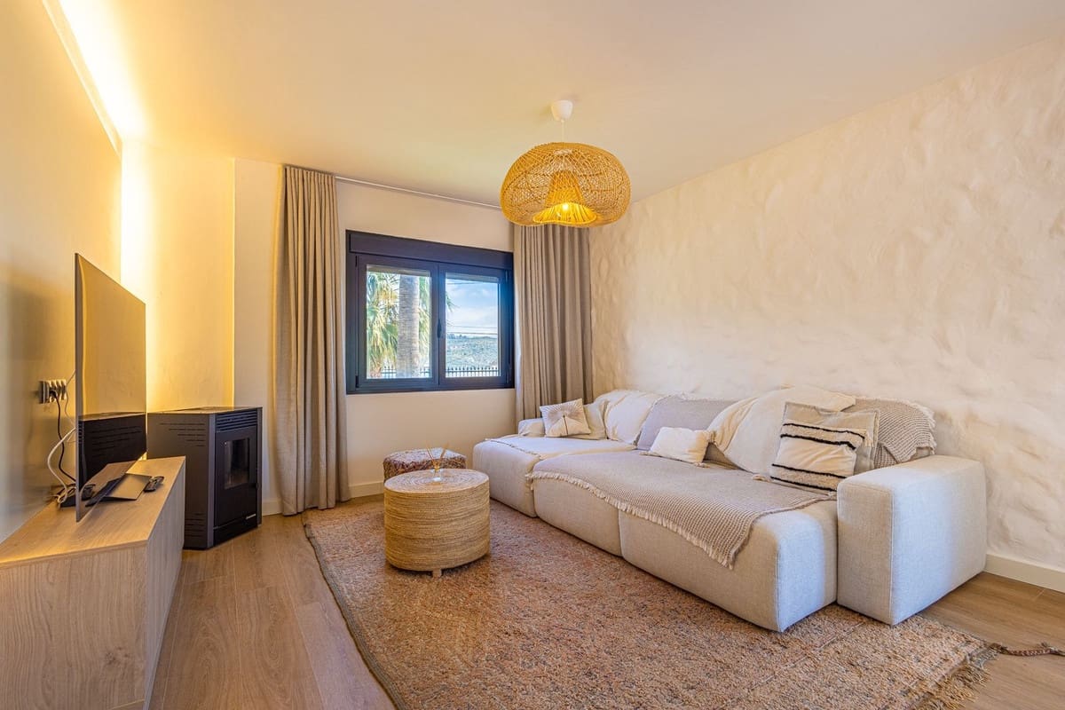 7 bedroom Finca/Country House for sale in Periana with pool garage - € 749,000 (Ref: 9723832)
