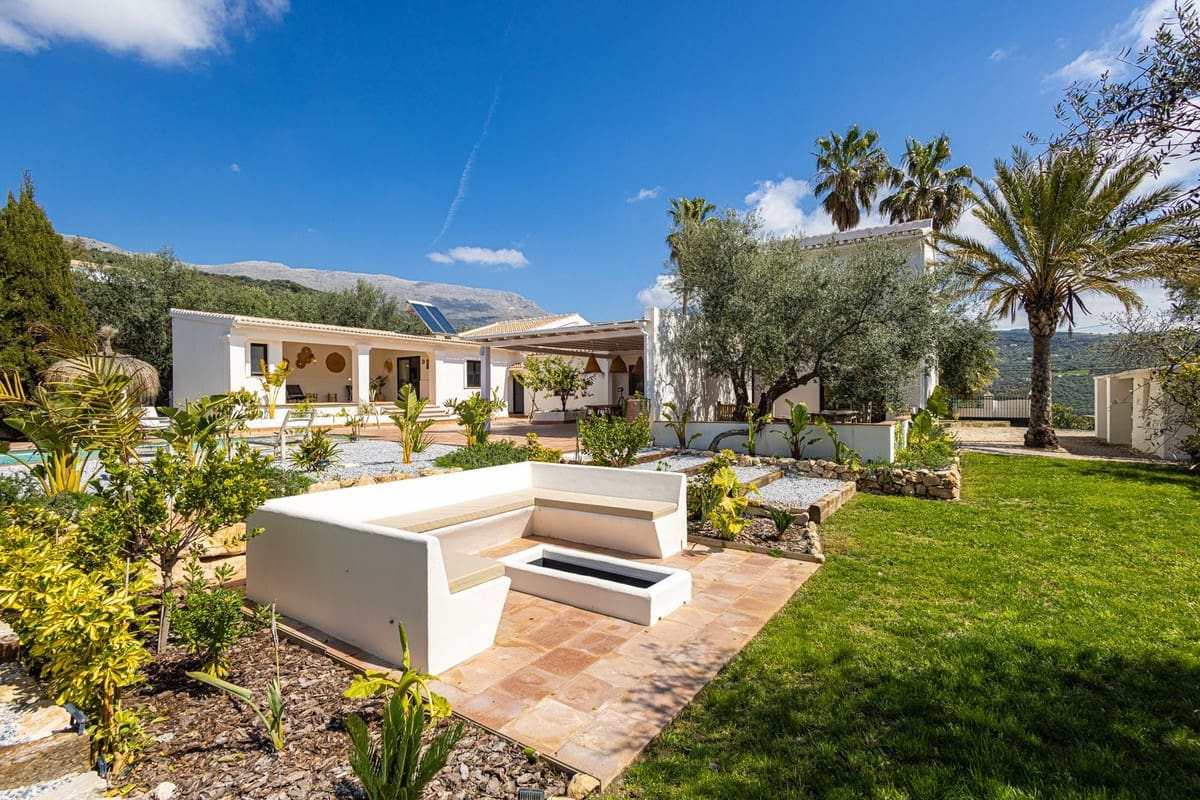 7 bedroom Finca/Country House for sale in Periana with pool garage - € 749,000 (Ref: 9723832)