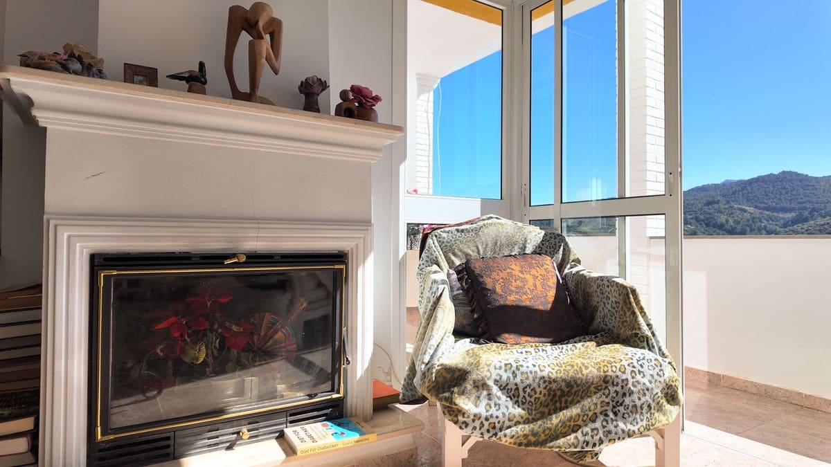 3 bedroom Townhouse for sale in Monda with garage - € 349,000 (Ref: 9730818)