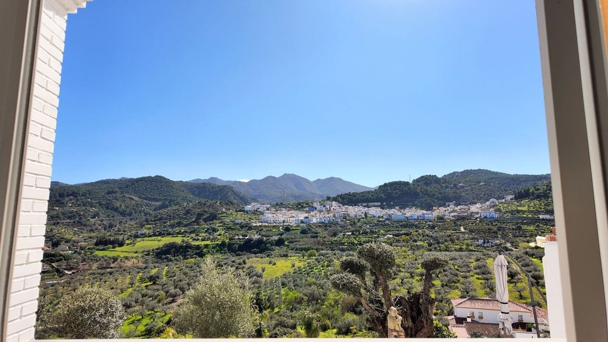 3 bedroom Townhouse for sale in Monda with garage - € 349,000 (Ref: 9730818)