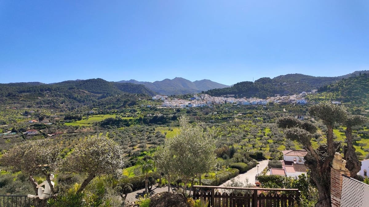 3 bedroom Townhouse for sale in Monda with garage - € 349,000 (Ref: 9730818)