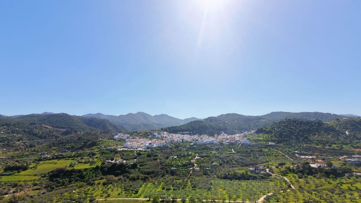 3 bedroom Townhouse for sale in Monda with garage - € 349,000 (Ref: 9730818)