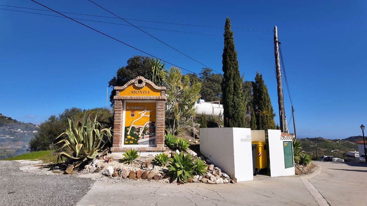 3 bedroom Townhouse for sale in Monda with garage - € 349,000 (Ref: 9730818)