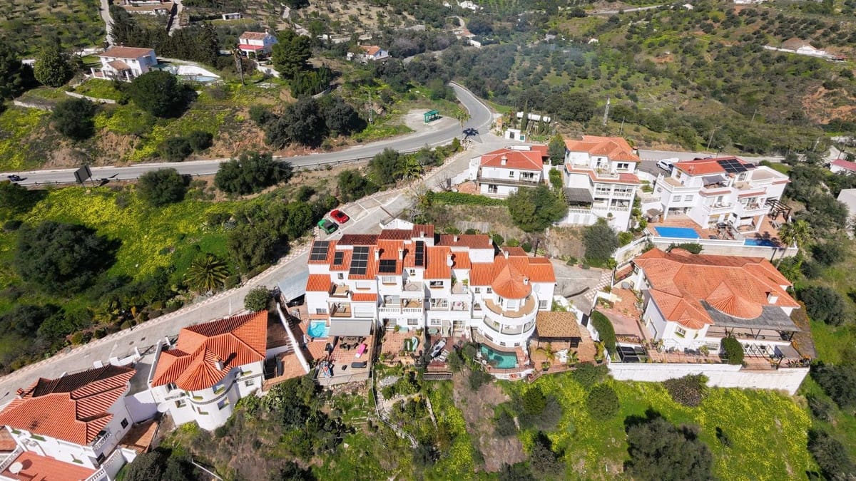 3 bedroom Townhouse for sale in Monda with garage - € 349,000 (Ref: 9730818)