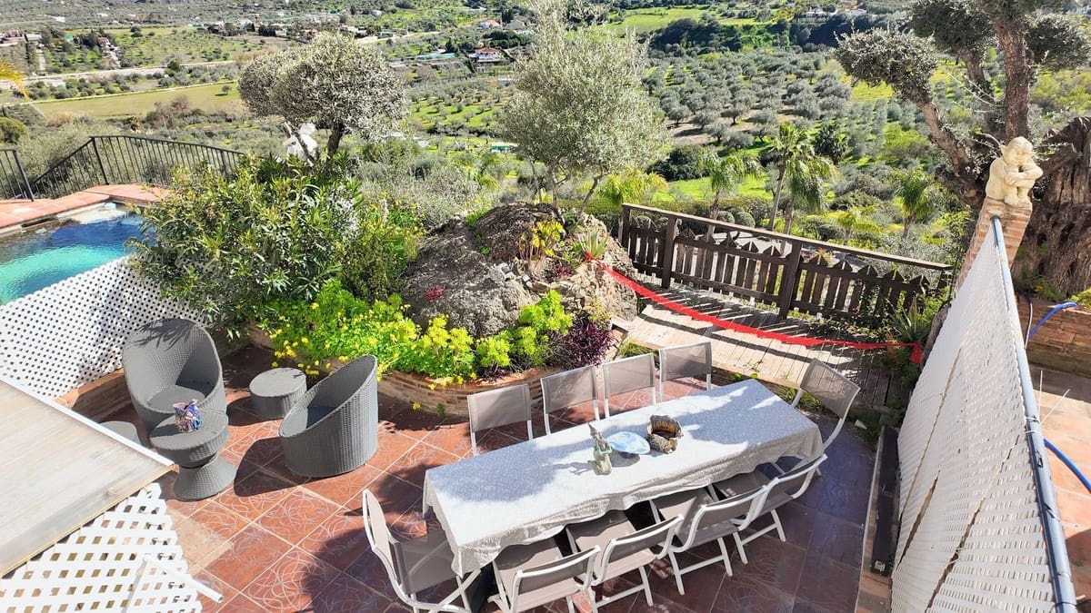 3 bedroom Townhouse for sale in Monda with garage - € 349,000 (Ref: 9730818)