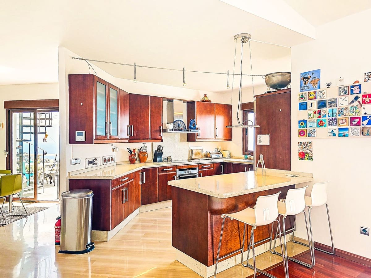 5 Zimmer Villa zu verkaufen in Almunecar mit Pool Garage - 899.500 € (Ref: 9735008)