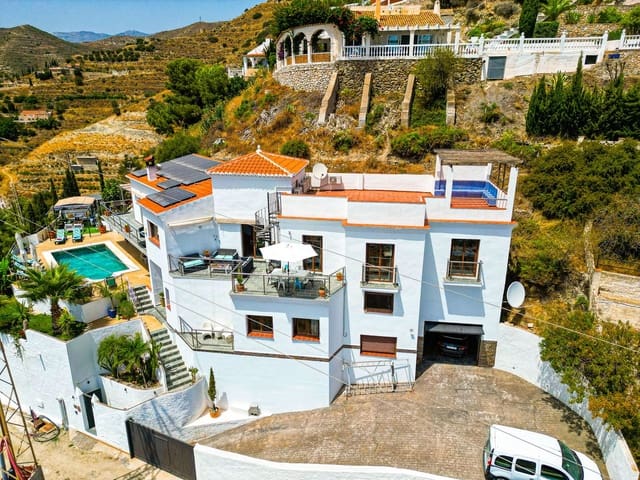 5 slaapkamer Villa te koop in Almuñécar met zwembad garage - € 899.500 (Ref: 9735008)