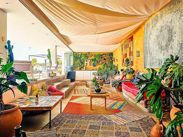 5 slaapkamer Villa te koop in Almuñécar met zwembad garage - € 899.500 (Ref: 9735008)