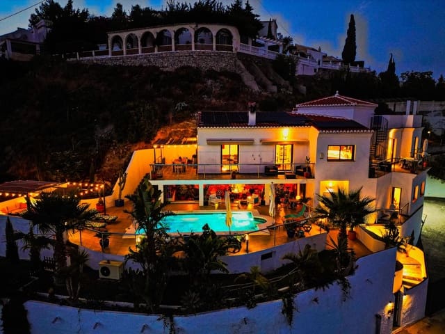 Chalet de 5 habitaciones en Almuñécar en venta con piscina garaje - 899.500 € (Ref: 9735008)