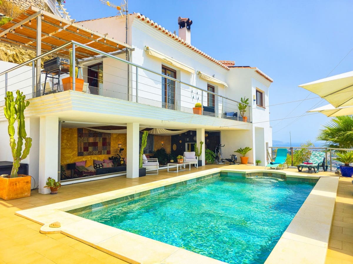 5 bedroom Villa for sale in Almunecar with pool garage - € 899,500 (Ref: 9735008)