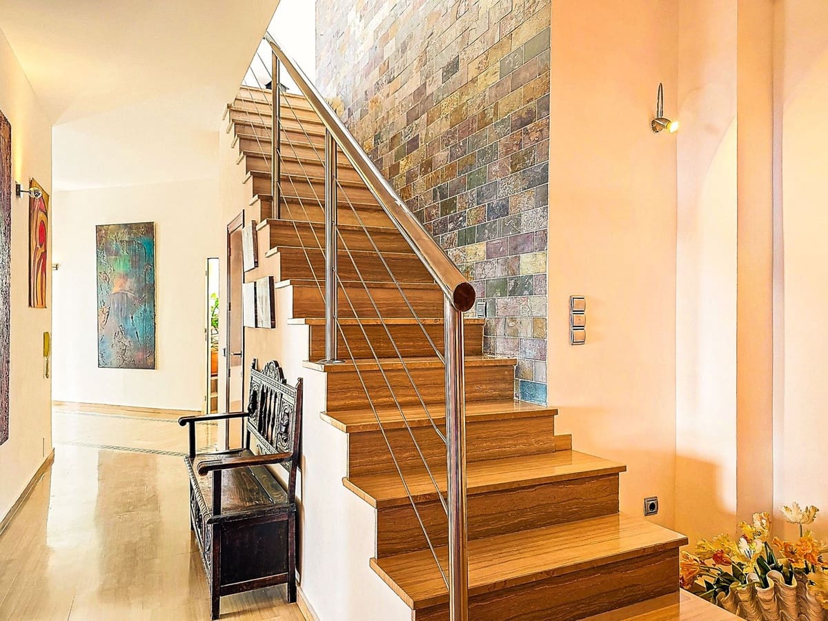 5 bedroom Villa for sale in Almunecar with pool garage - € 899,500 (Ref: 9735008)