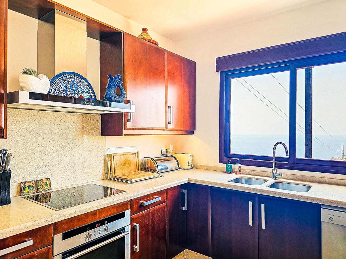 5 bedroom Villa for sale in Almunecar with pool garage - € 899,500 (Ref: 9735008)