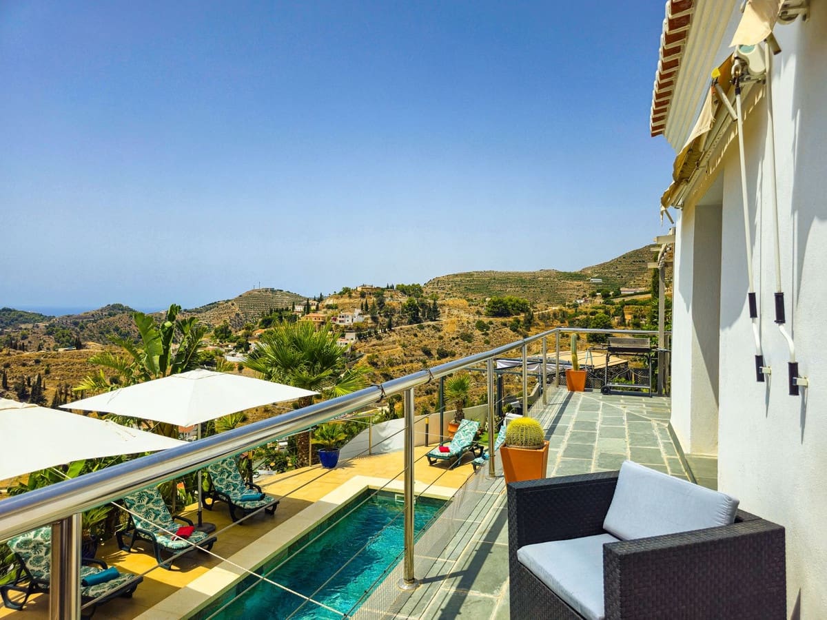 5 bedroom Villa for sale in Almunecar with pool garage - € 899,500 (Ref: 9735008)