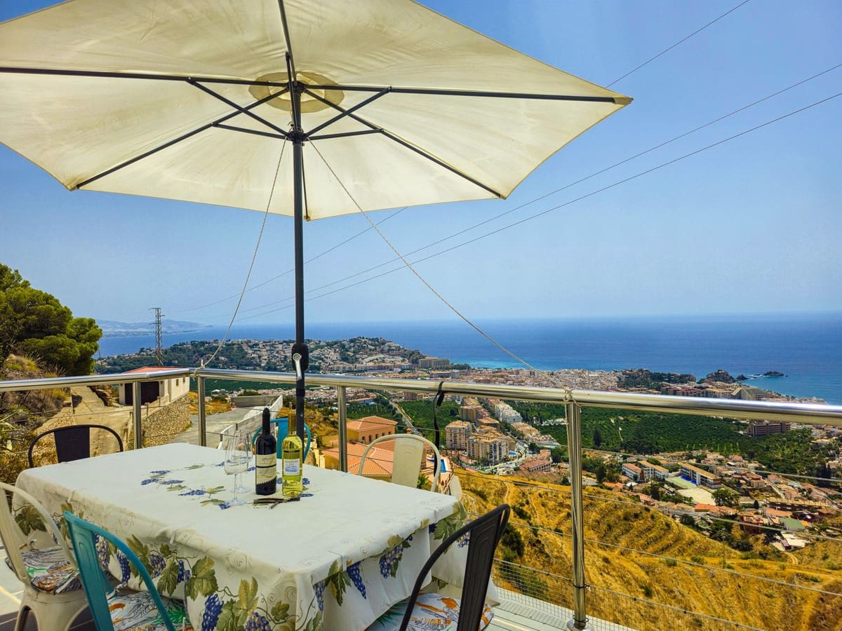 5 bedroom Villa for sale in Almunecar with pool garage - € 899,500 (Ref: 9735008)
