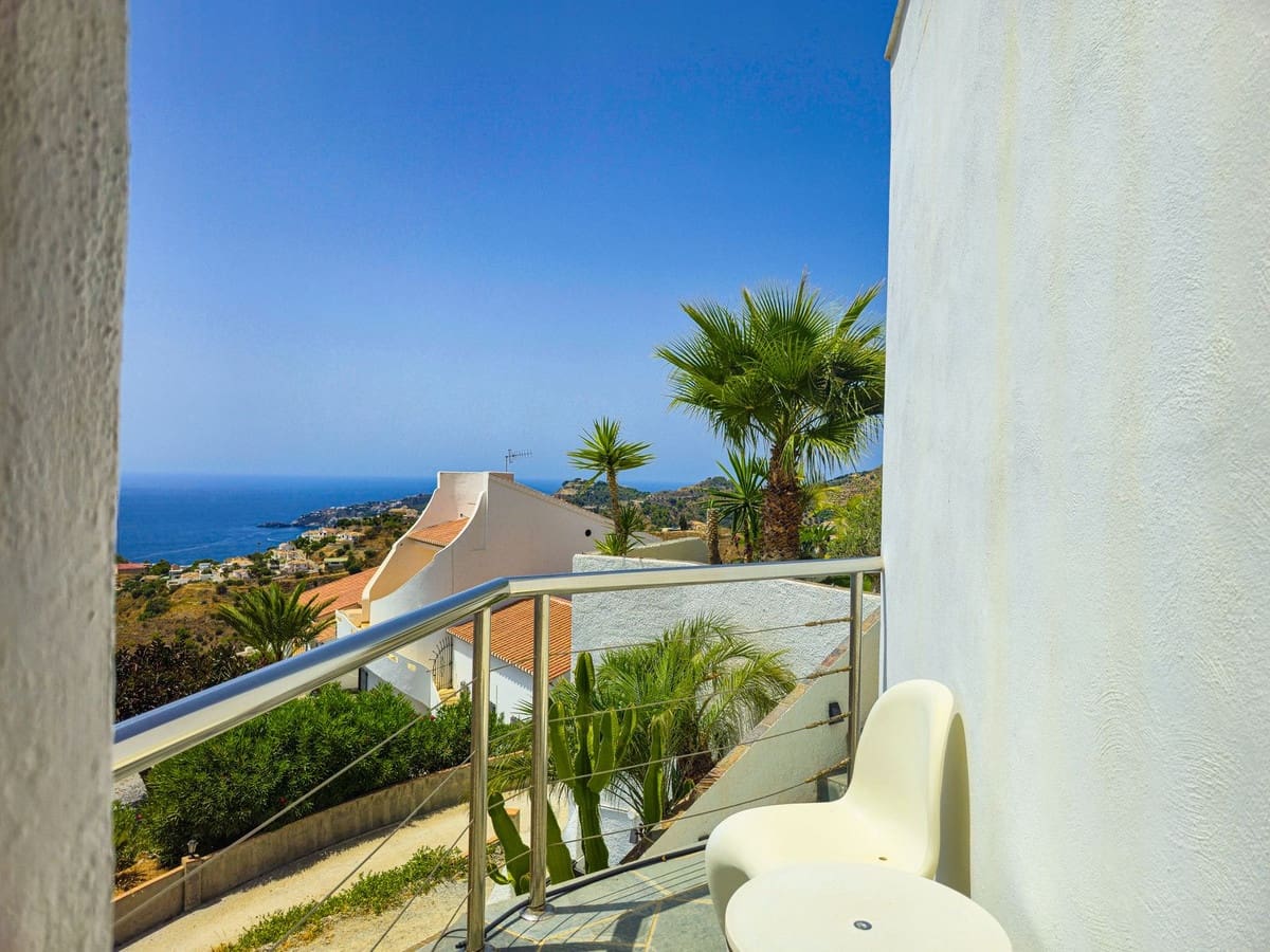 5 bedroom Villa for sale in Almunecar with pool garage - € 899,500 (Ref: 9735008)