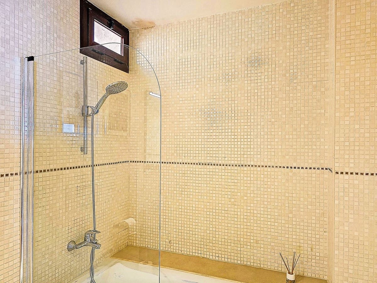 5 bedroom Villa for sale in Almunecar with pool garage - € 899,500 (Ref: 9735008)