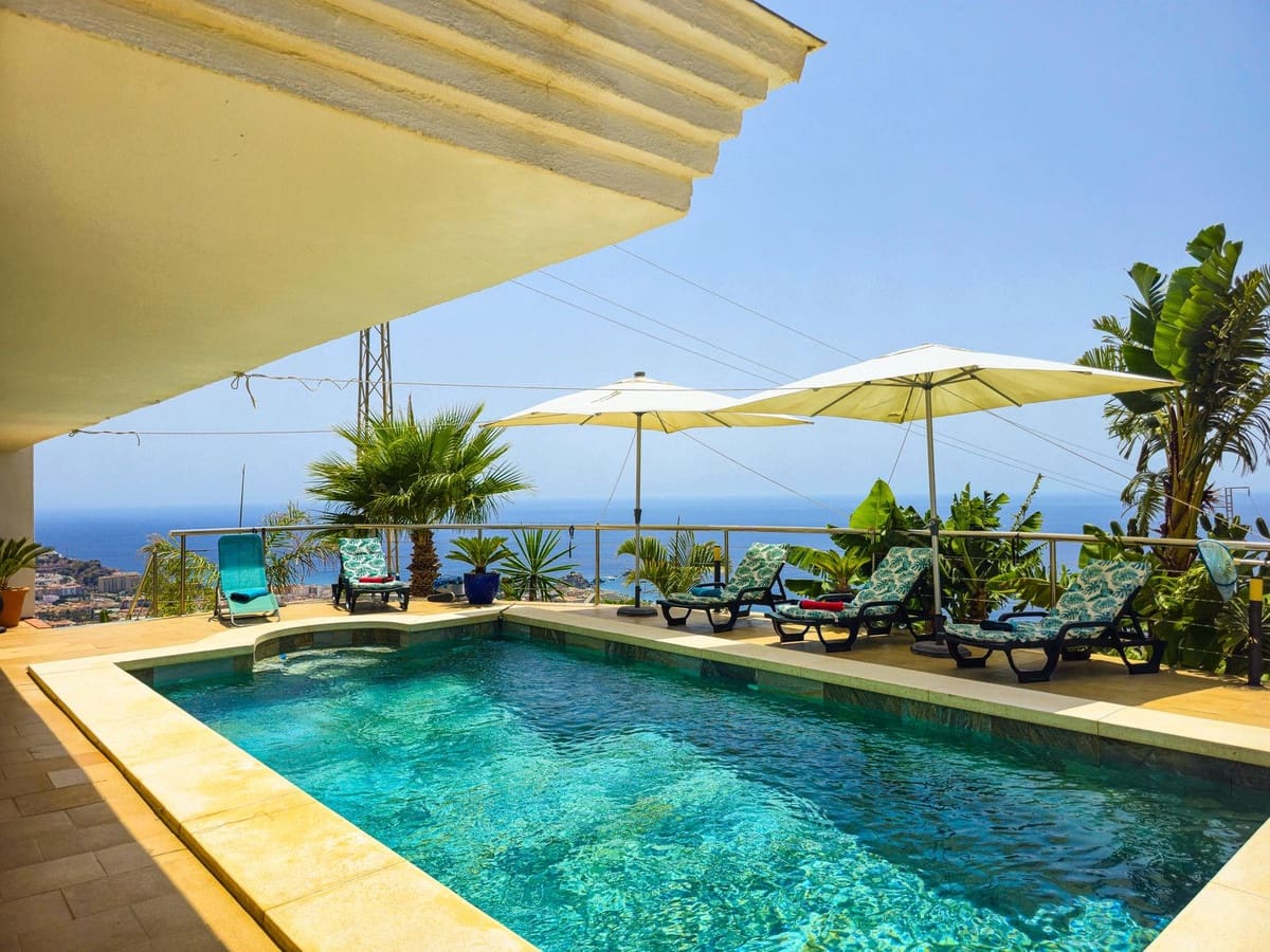 5 bedroom Villa for sale in Almunecar with pool garage - € 899,500 (Ref: 9735008)