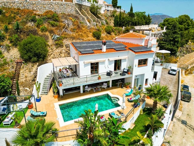 5 soverom Villa til salgs i Almuñécar med svømmebasseng garasje - € 899 500 (Ref: 9735008)