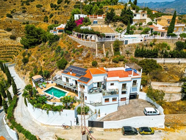 5 soverom Villa til salgs i Almuñécar med svømmebasseng garasje - € 899 500 (Ref: 9735008)