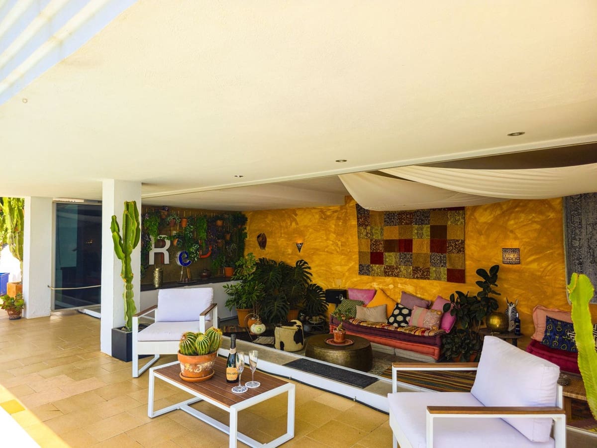 5 bedroom Villa for sale in Almunecar with pool garage - € 899,500 (Ref: 9735008)