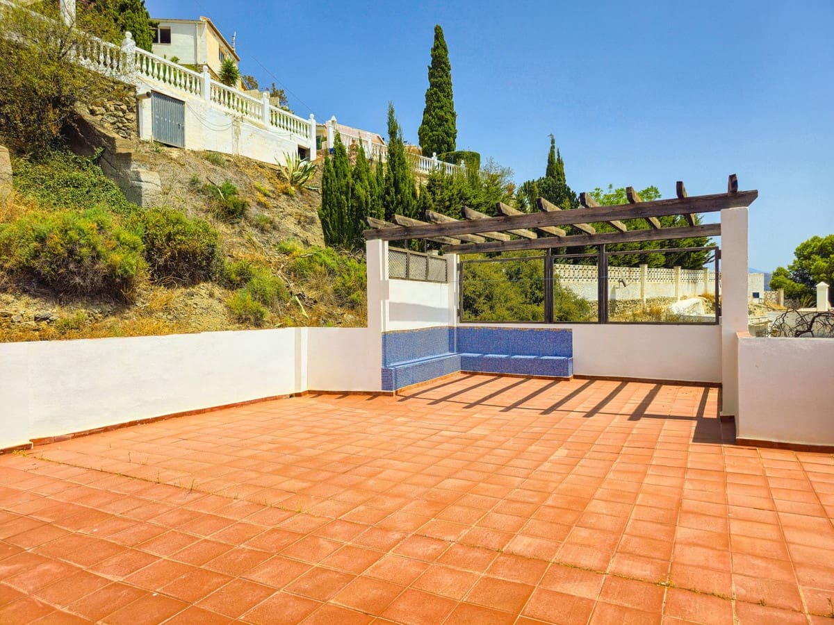 5 bedroom Villa for sale in Almunecar with pool garage - € 899,500 (Ref: 9735008)