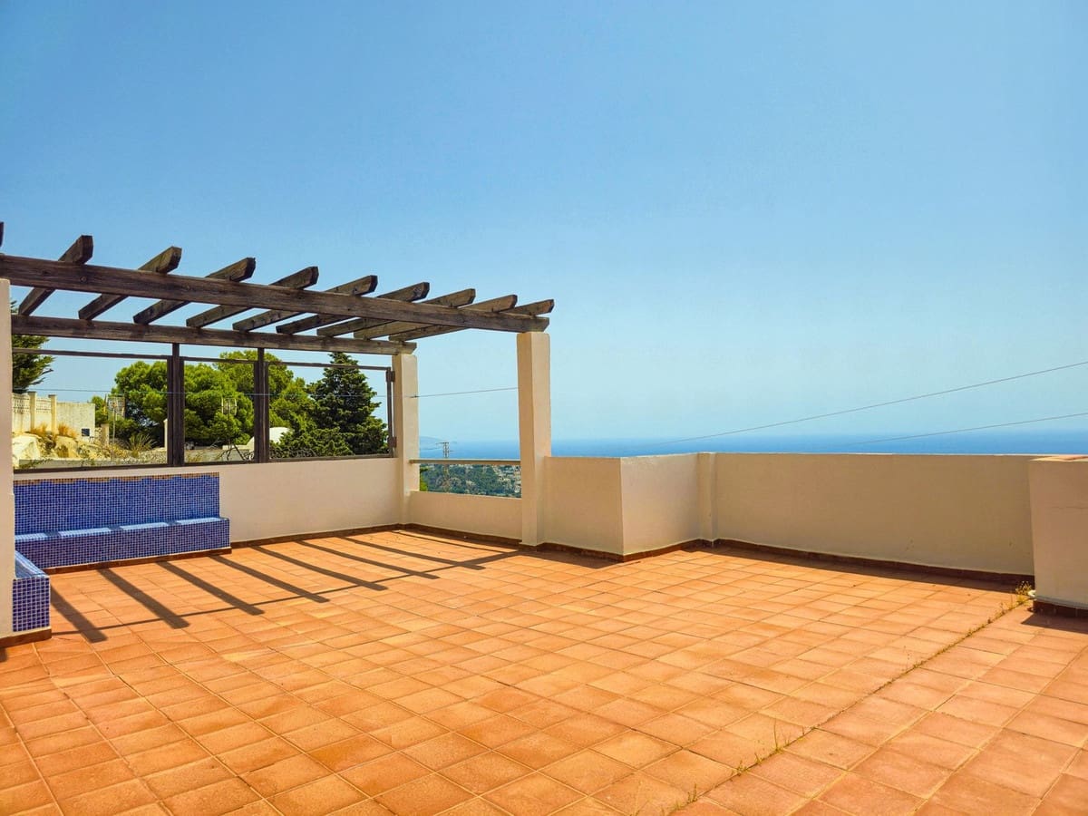 5 bedroom Villa for sale in Almunecar with pool garage - € 899,500 (Ref: 9735008)