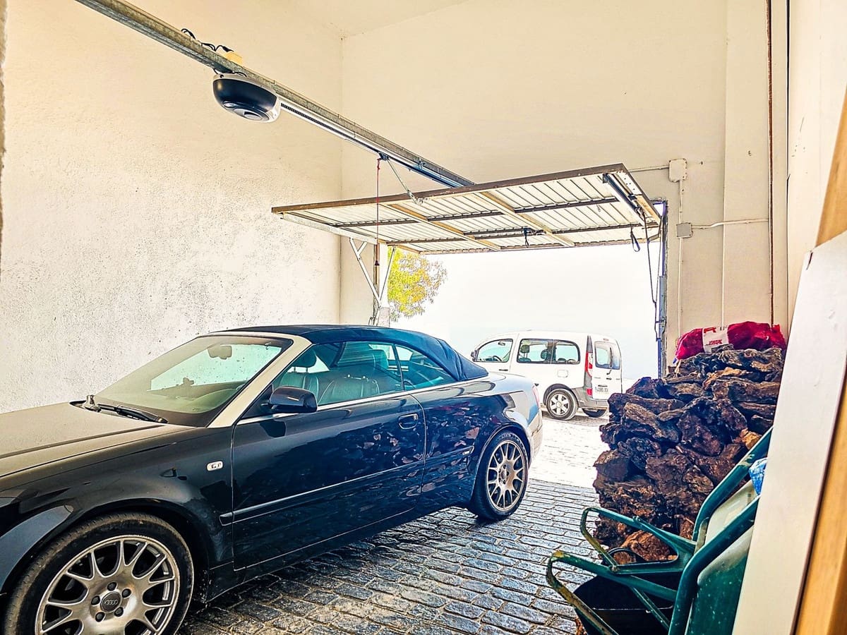 5 bedroom Villa for sale in Almunecar with pool garage - € 899,500 (Ref: 9735008)
