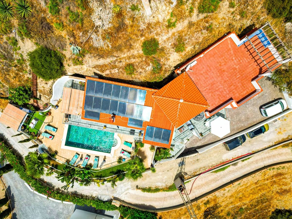 5 bedroom Villa for sale in Almunecar with pool garage - € 899,500 (Ref: 9735008)