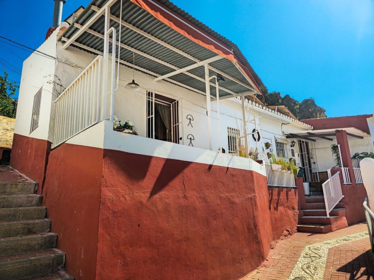 3 bedroom Townhouse for sale in Velez de Benaudalla - € 145,000 (Ref: 9737914)