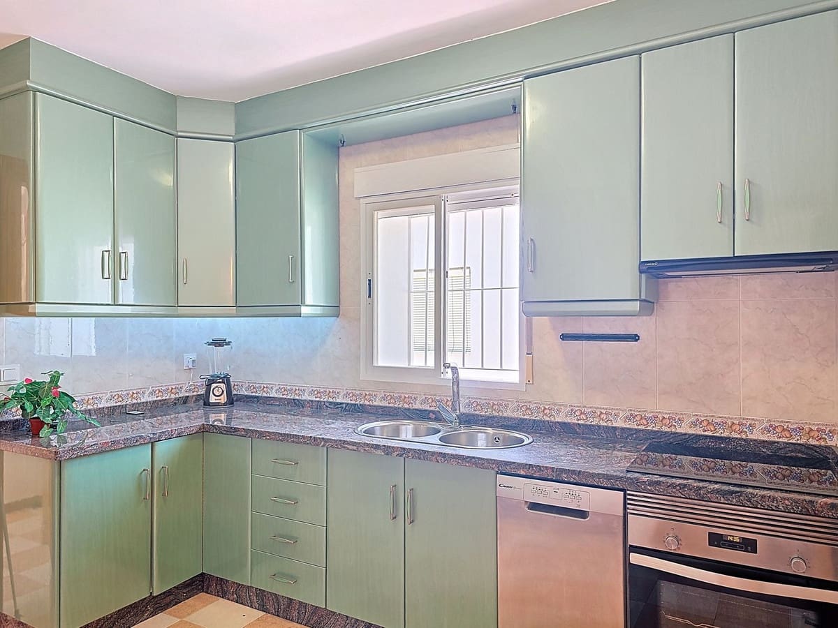 3 bedroom Townhouse for sale in Velez de Benaudalla - € 145,000 (Ref: 9737914)