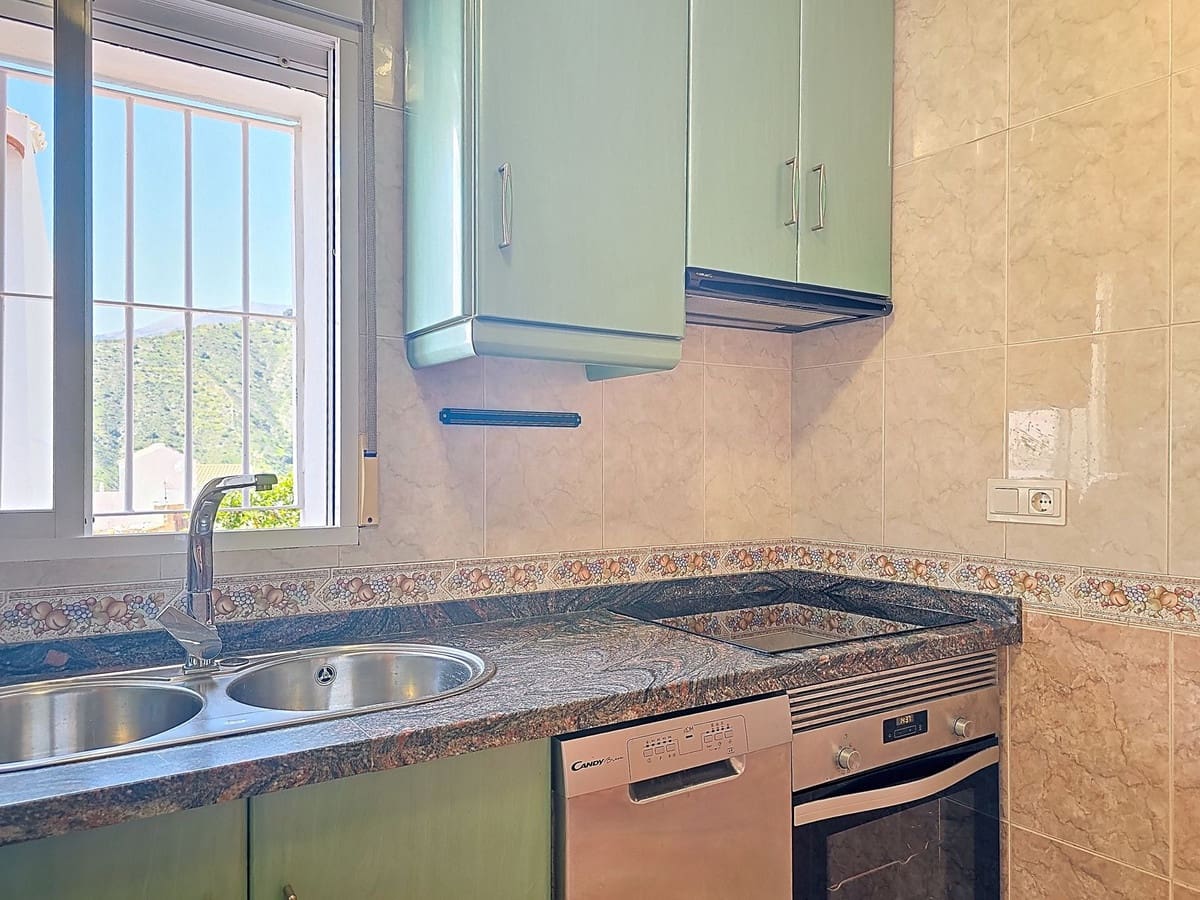 3 bedroom Townhouse for sale in Velez de Benaudalla - € 145,000 (Ref: 9737914)