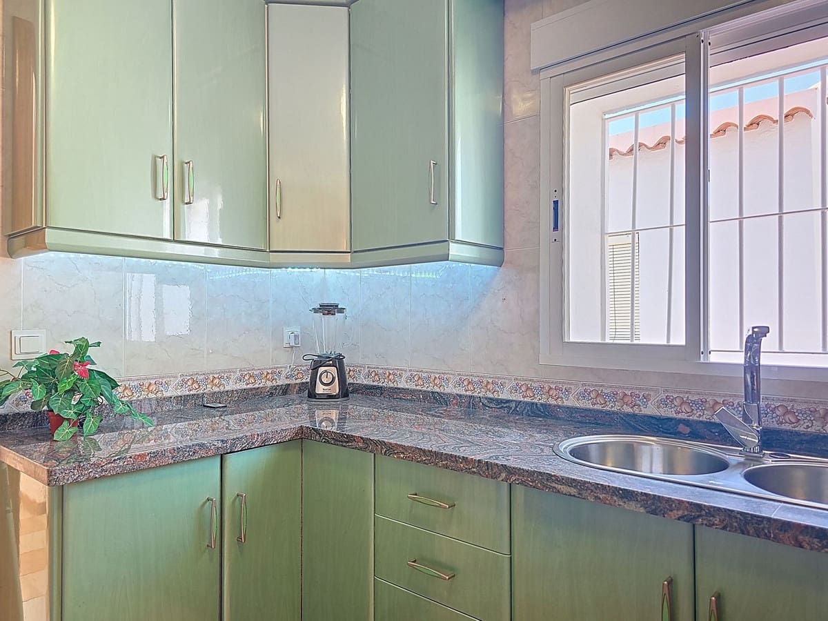 3 bedroom Townhouse for sale in Velez de Benaudalla - € 145,000 (Ref: 9737914)