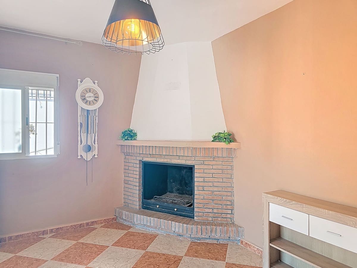 3 bedroom Townhouse for sale in Velez de Benaudalla - € 145,000 (Ref: 9737914)