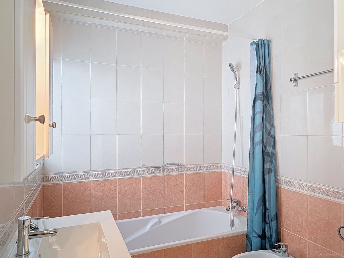 3 bedroom Townhouse for sale in Velez de Benaudalla - € 145,000 (Ref: 9737914)