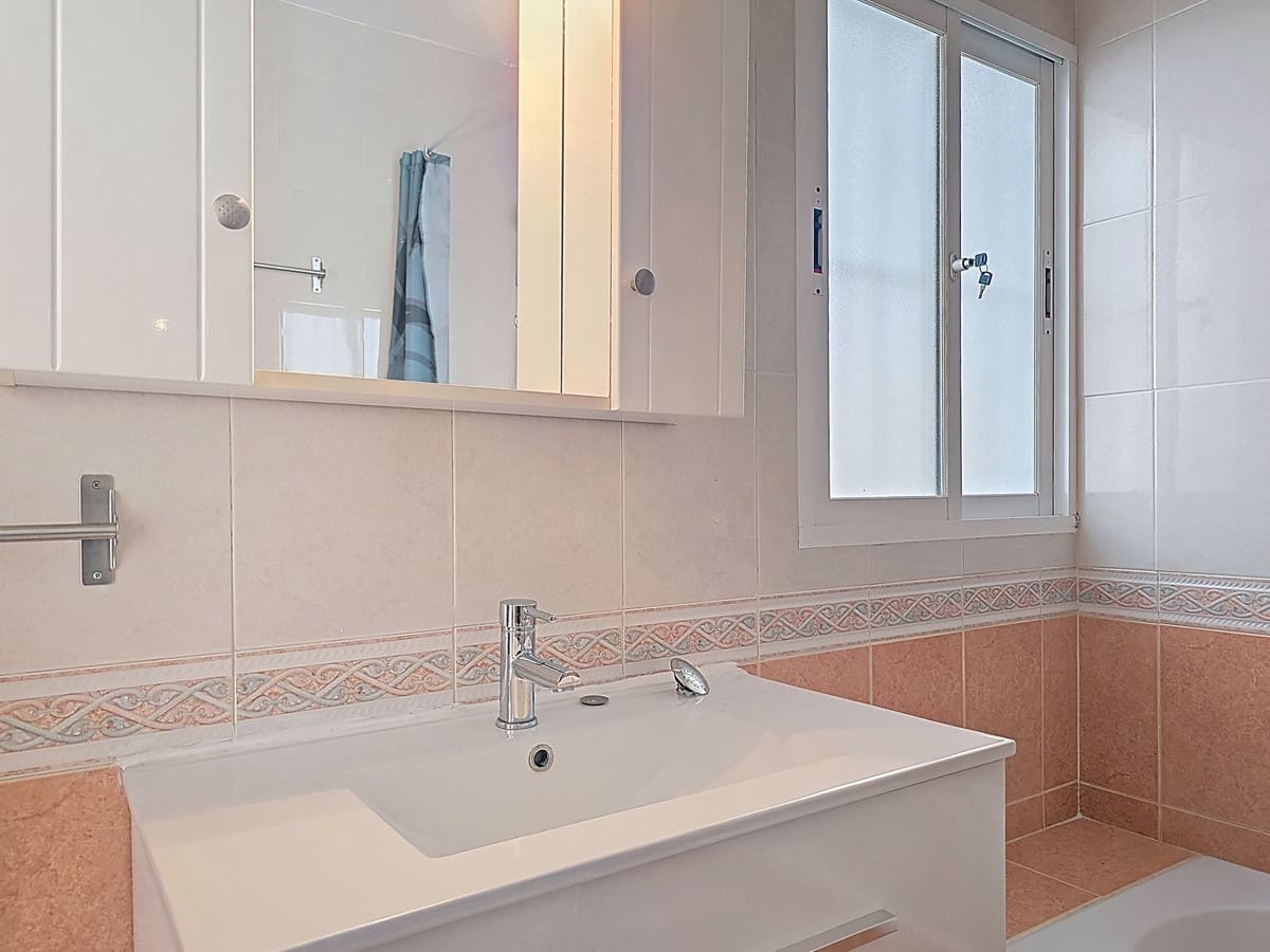 3 bedroom Townhouse for sale in Velez de Benaudalla - € 145,000 (Ref: 9737914)