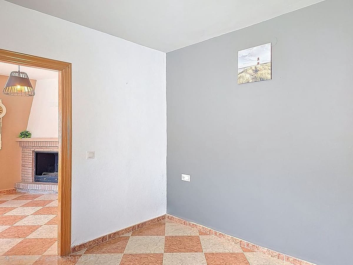 3 bedroom Townhouse for sale in Velez de Benaudalla - € 145,000 (Ref: 9737914)