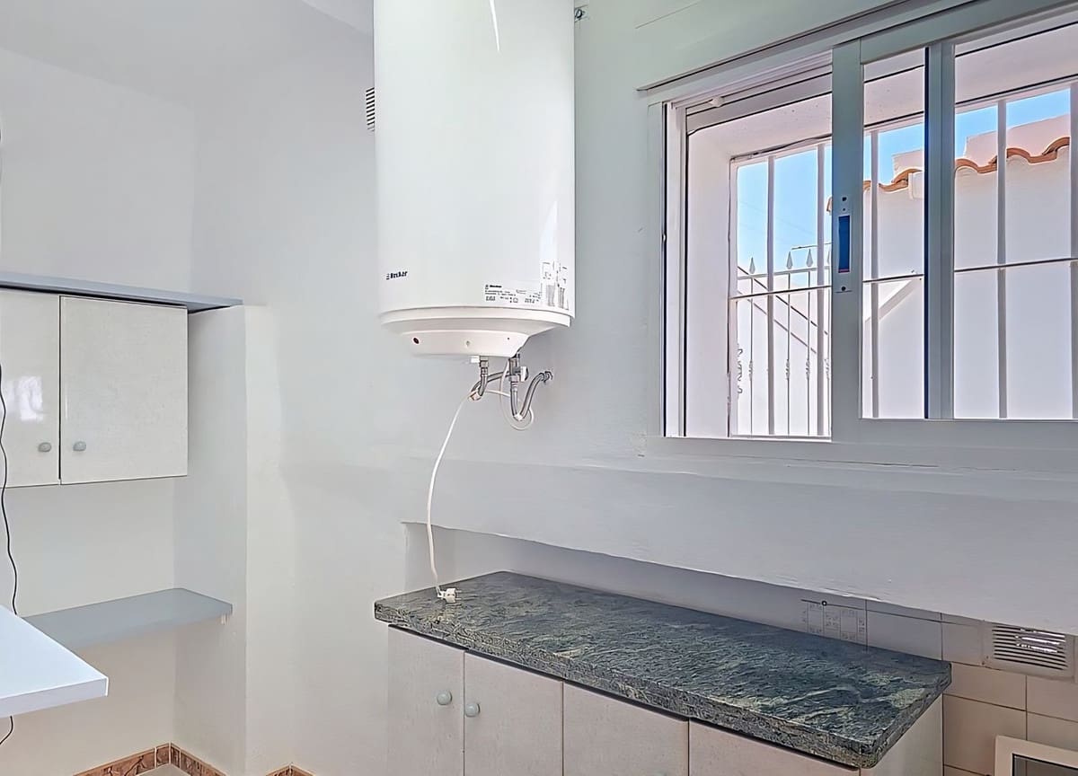 3 bedroom Townhouse for sale in Velez de Benaudalla - € 145,000 (Ref: 9737914)