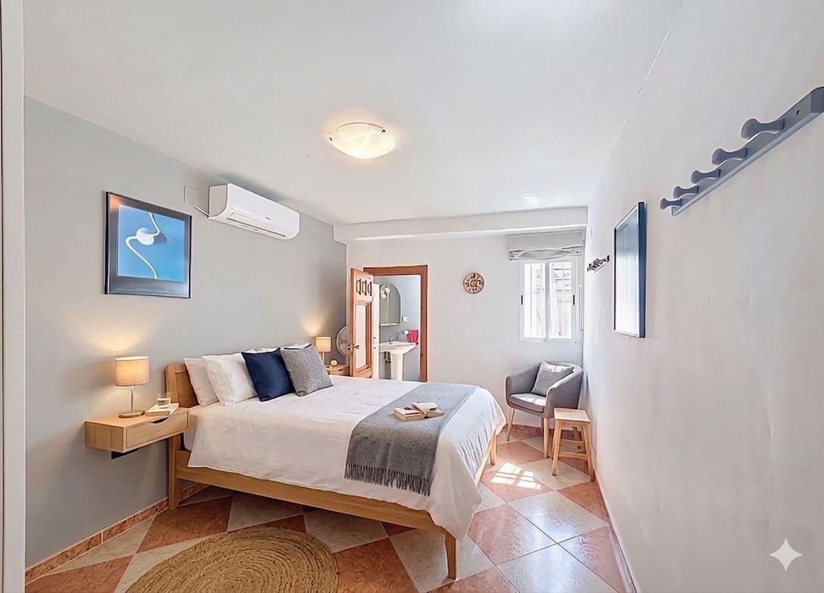 3 bedroom Townhouse for sale in Velez de Benaudalla - € 145,000 (Ref: 9737914)