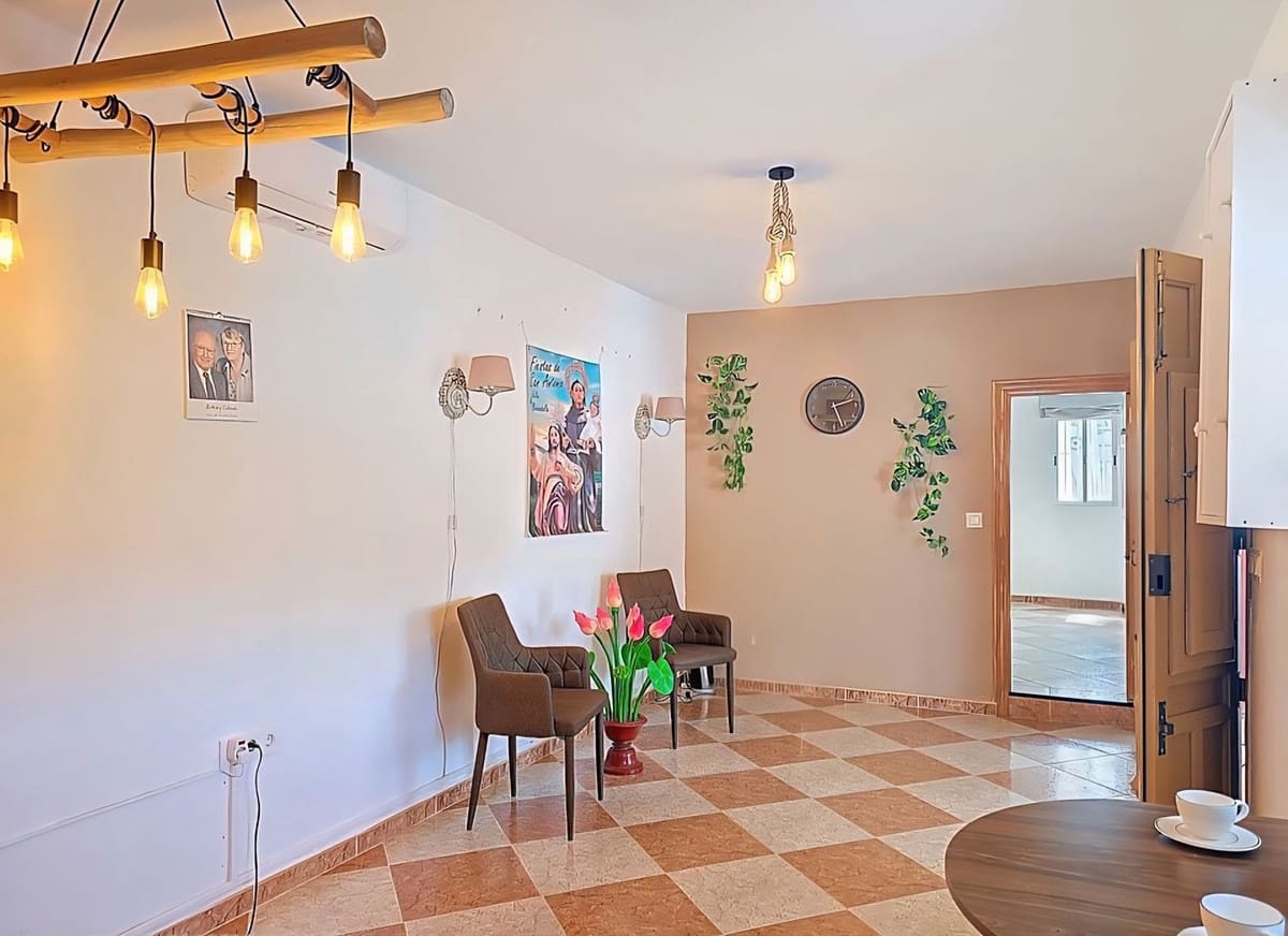 3 bedroom Townhouse for sale in Velez de Benaudalla - € 145,000 (Ref: 9737914)