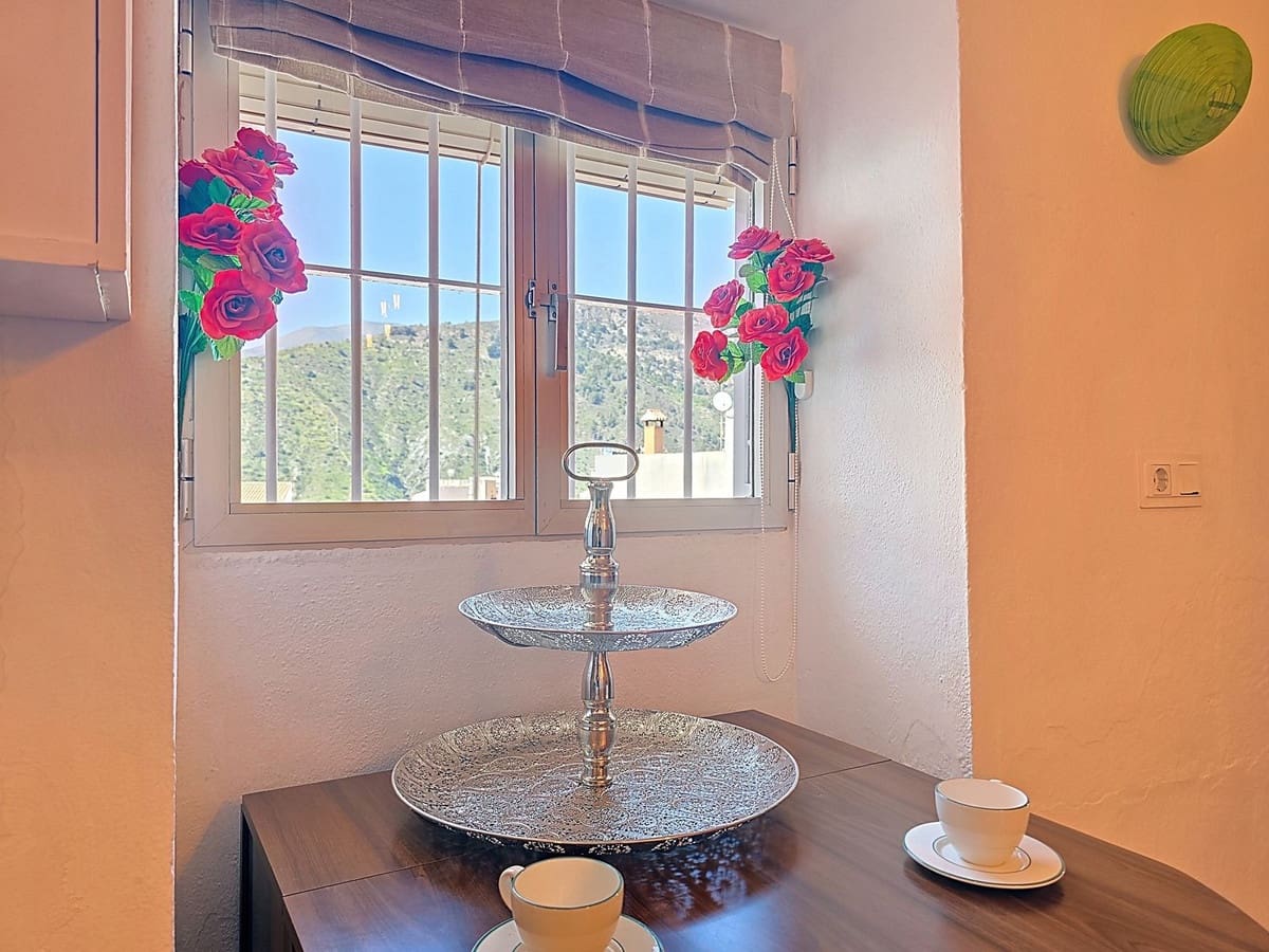 3 bedroom Townhouse for sale in Velez de Benaudalla - € 145,000 (Ref: 9737914)