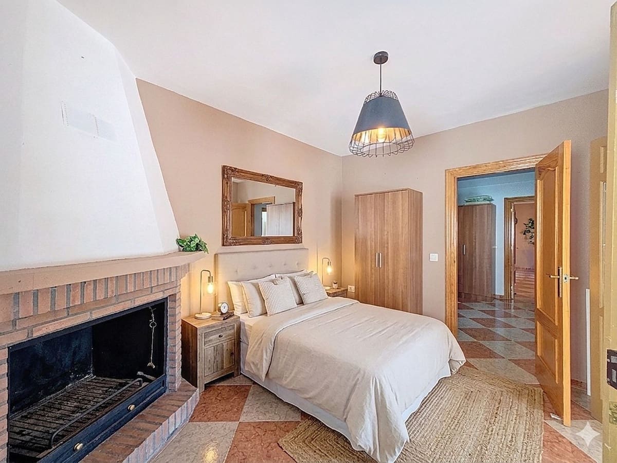 3 bedroom Townhouse for sale in Velez de Benaudalla - € 145,000 (Ref: 9737914)