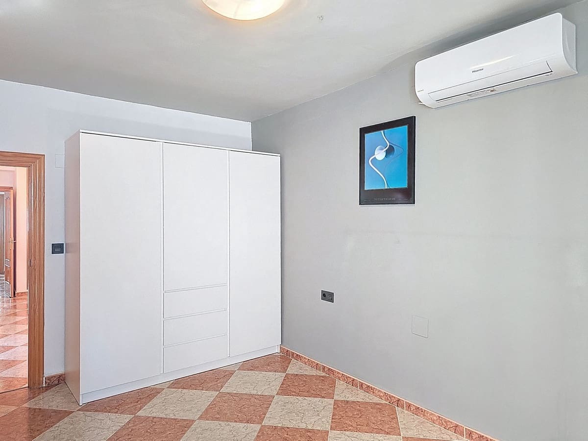 3 bedroom Townhouse for sale in Velez de Benaudalla - € 145,000 (Ref: 9737914)